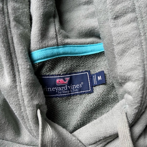 Mens Vineyard Vines Sweatshirt. - Picture 2 of 3
